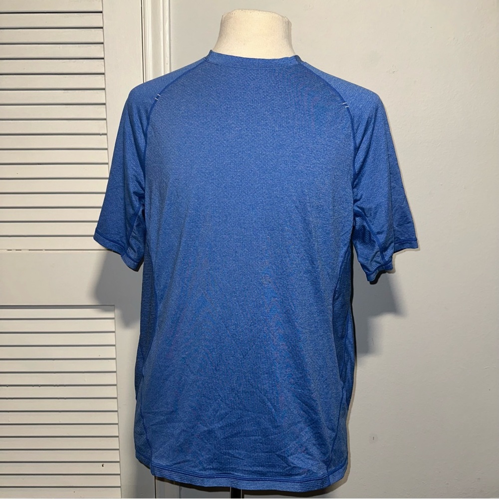 Men’s Kirkland Signature T-shirt sz M